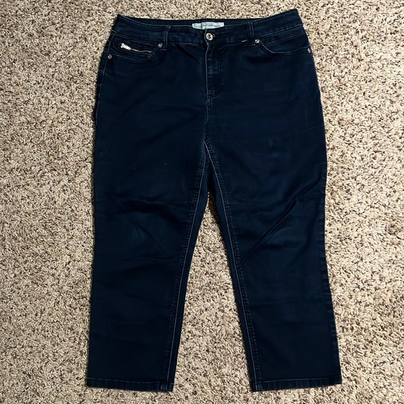 Chicos platinum denim size 1.5 capris - Picture 2 of 3